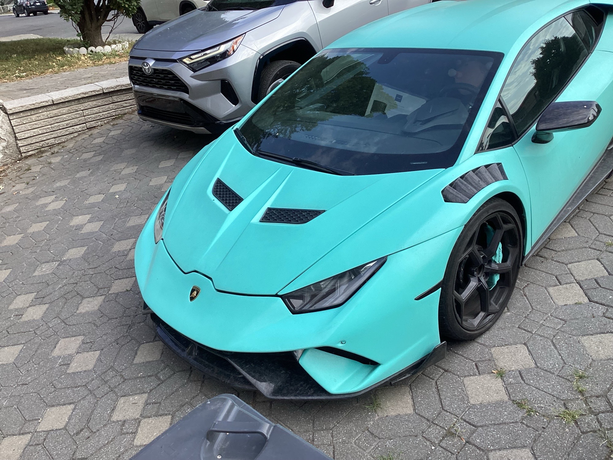  I found this nice Lamborghini