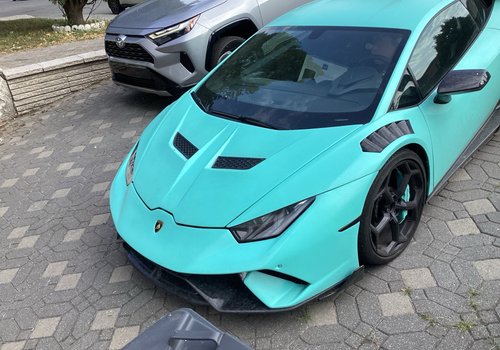  I found this nice Lamborghini
